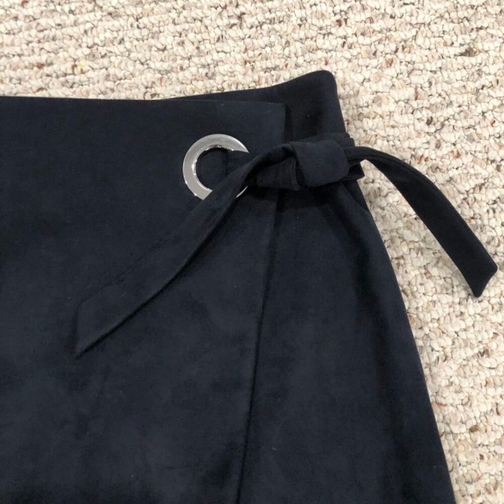 Loft Navy Blue Faux Suede Wrap Skirt with Grommet Detail Size 8 - Picture 13 of 13